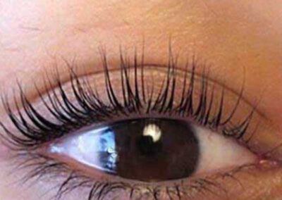 Wimpernlifting - Permanent Make Up Augenbrauen Behandlungen im mAdame Kosmetikstudio - Ergebnis danach